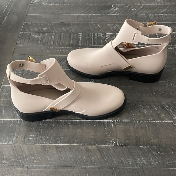 MELISSA Antares Cut Out Boots - Picture 7 of 16